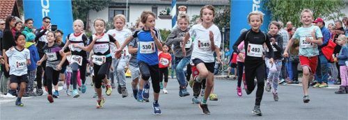 Der Start der jüngsten Läufer zum Schülerlauf über 800 Meter.Fotos Stuffer