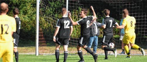 Der Treffer zum 1:1-Ausgleich für den SV Riedering.Foto Hofmann