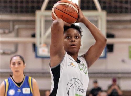 Destinee Lashea Young spielt in Portugal. Fotos  Fehrmann