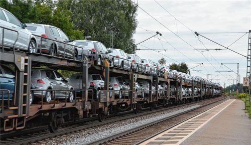 Die Bundesregierung geht derzeit davon aus, dass im Jahr 2030 täglich 120 Güterzüge die Zulaufstrecke im Inntal zum künftigen Brennerbasistunnel passieren.Foto Schlecker