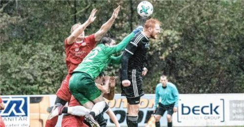 Die VfL-Abwehr mit Keeper Domen Bozjak verteidigt bis zum Schluss die knappe Führung. Foto  Wimmer