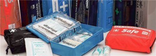 Ein vollständiger Verbandskasten ist im Auto obligatorisch. Noch besser ist bei einem Unfall mit Personenschaden die Kenntnis aus dem Erste-Hilfe-Kurs, der regelmäßig von Rettungsdiensten in der Region angeboten wird. Foto  ACE/mid/spp-o