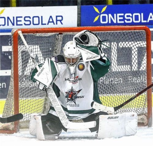 Einsatz fraglich: Starbulls-Keeper Luca Endres meldete sich gestern krank. Foto  Fölsner