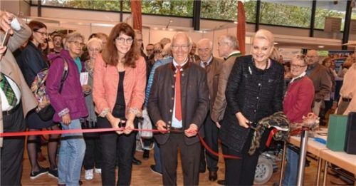 Eröffneten die Gewerbeschau (von links): Gabriele Sehorz, Anton Heindl und Gabriele Bauer. Foto Schlecker