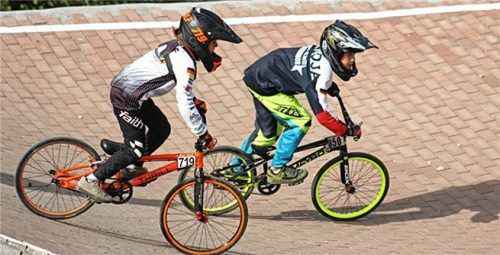 Fabian Grabichler (rechts) vom Maloja BMX-Team fuhr fast alle Rennen auf Regionalebene in der Gruppe U11.Foto lang
