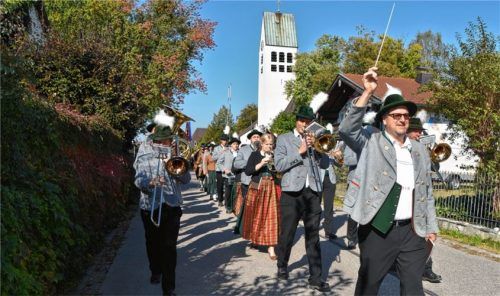 Gab den Takt beim Vereinsjahrtag an: die Musikkapelle Großholzhausen.Foto  Ruprecht