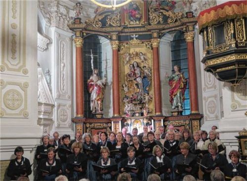 Gelungenes Konzert in der Barockkirche Westerndorf am Wasen: Chöre und Ensembles der Stadtsingschule Kolbermoor begeisterten.