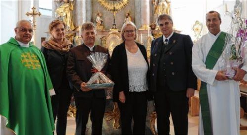 Geschenke zum Abschied gab‘s für Organistin Johanna Grießer. Foto Fischer