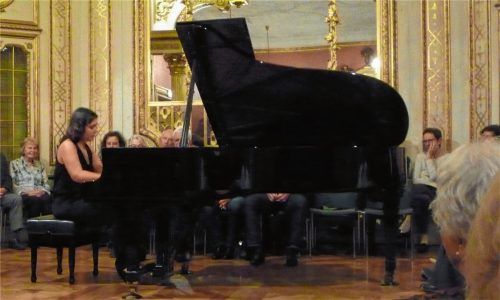 Hatte das Programm noch kurzfristig geändert: Sopie Pacini bei ihrem Gastspiel in Neubeuern.Foto Füchtner