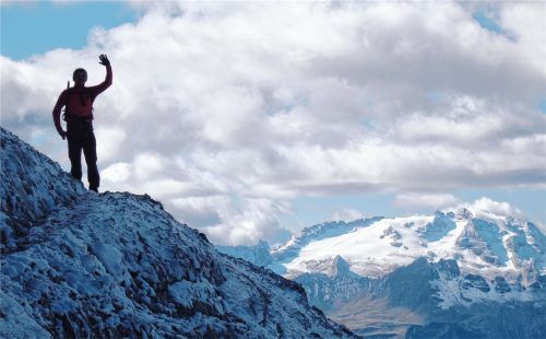 Hoch hinaus will jeder Bergsteiger. Seit 50 Jahren tourt die Bergwandergruppe Kraiburg gemeinsam zu atemberaubenden Zielen.Foto Bergwandergruppe