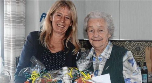 Ihren 95. Geburtstag feierte Christine Kriechbaumer. Bürgermeisterin Doris Laban gratulierte im Namen der Marktgemeinde. Foto amf