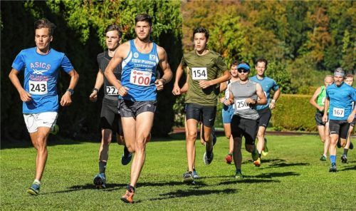 Im Lauf über 2950 Meter sind hier Seraphin Schuhböck, Simon Groß, Benedikt Huber und Ferdinand Fischer (von links) vorne.