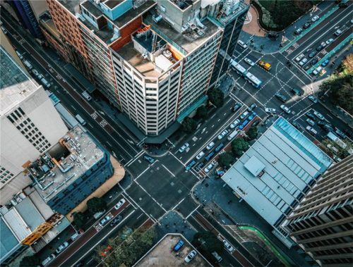 Im Rahmen der Studie UK Autodrive, einem mit 20 Millionen Pfund geförderten Forschungsprogramm, das selbstfahrende und vernetzte Fahrzeugtechnologien von der Teststrecke auf die Straße bringen soll, wurden die Ergebnisse nach den ersten Testläufen nun vorgestellt. Eines der primären Ziele ist es, die Unfallschwerpunkte an Kreuzungen zu reduzieren. Ford