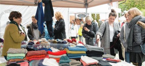 In entspannter Atmosphäre bummelt es sich gut auf dem Priener Erntedankmarkt.