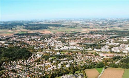 Mit Gewerbegebiet: Waldkraiburg. Foto heller