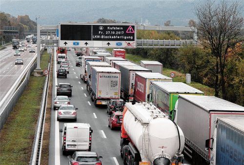 Schiene statt Straße? Die Frage ist, ob künftig tatsächlich mehr Güter per Bahn transportiert werden, wenn die Zulaufstrecken für den Brennerbasistunnel ausgebaut werden. Foto dpa