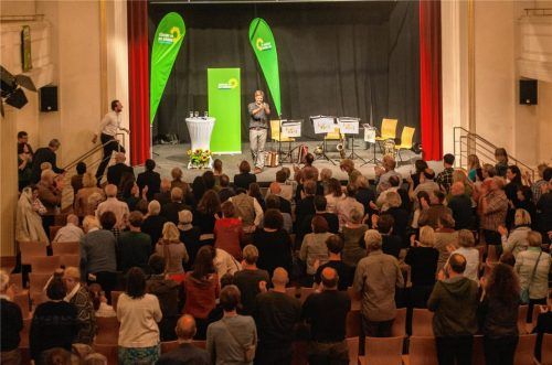 Stehende Ovationen: Robert Habeck begeisterte die Zuhörer im Rosenheimer Ballsaal. Fotos Thomae