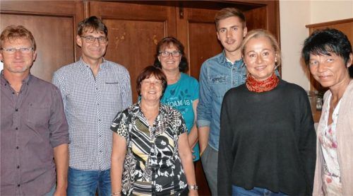 Tatkräftig im Einsatz: „Kolbermoorer helfen“ mit ihrer Vorsitzenden Gabi Böning.