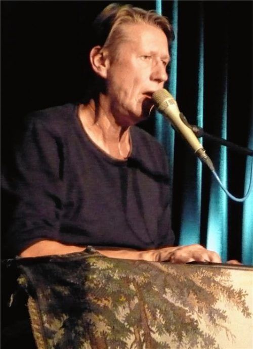 Wetterte im Lokschuppen mit heiligem Zorn: Kabarett-Schwergewicht Andreas Rebers.Foto Füchtner