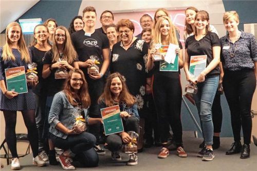 Zur Preisverleihung sprach Barbara Stamm (Bildmitte) , Präsidentin des Bayerischen Landtages und Schirmherrin der Veranstaltung, über die große Bedeutung von Demokratie und Engagement und wie wichtig sie es findet, dass Kinder und Jugendliche ihre Meinungen und Sorgen öffentlich sagen können.Foto  re