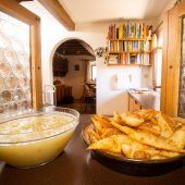 Oberbayerische Landfrauenküche: Hasenöhrl schmecken zu süßen und salzigen Gerichten