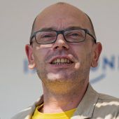 Politiker lebt als Mann und als Frau