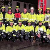 Abzeichen für 15 Feuerwehrmänner