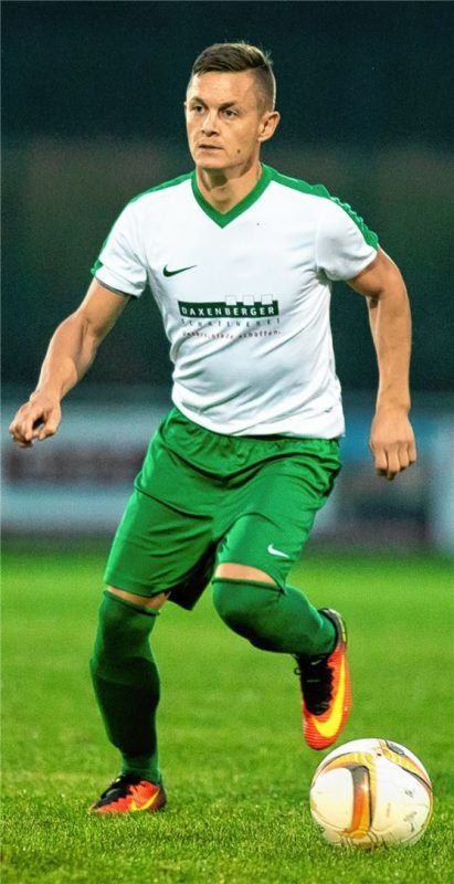 Achtungserfolg im Heimspiel gegen den Spitzenreiter: Nach dem 1:1 gegen Teisendorf ist Spielertrainer Patrick Schön mit Seeon aber weiter abgeschlagen Tabellenletzter. Foto  Weitz