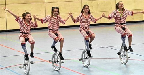 Als tollpatschige Turntruppe überzeugten Katrin Mittermaier, Melanie Wagenlechner, Christine Rosenberger und Antonia Söll (von links nach rechts) die Jury.