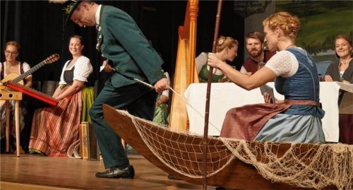 Am Inn entlang, natürlich in einer Plätte.Foto re