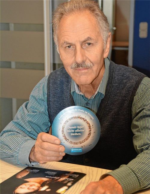 Anton Gröber, ehemaliger Chef der Kripo in Rosenheim, leitet seit 35 Jahren die Außenstelle des Weißen Rings in Stadt und Landkreis Rosenheim. Die Einrichtung feiert am Sonntag, 4. November, ihr Bestehen mit einer Festveranstaltung.Foto  Heise