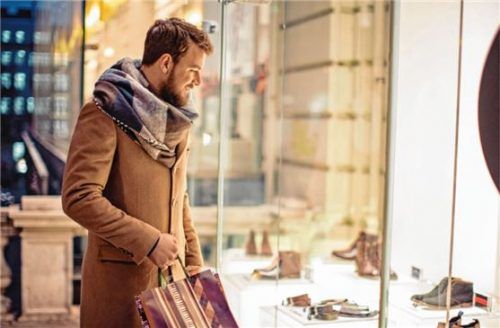 Beim Einkaufen im Nicht-EU-Ausland kann man bares Geld sparen.Foto djd/Global Blue/Getty Images/svetikd