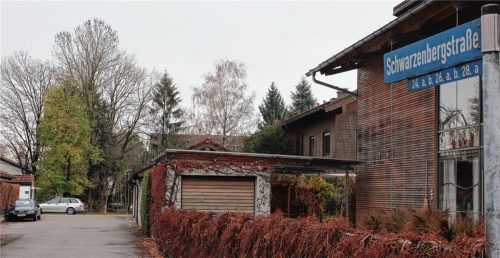 Besonders betroffen sind die Anwohner der Schwarzenbergstaße 24 bis 26. Sie wollen keine Erschließung über eine Gärtnerstraße „neu“ – und erst recht nicht die Kosten dafür übernehmen. Foto Fleindl