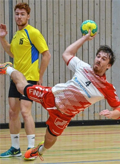 Bruckmühls Spieler Tom Neuwirth war siebenmal erfolgreich beim 27:25-Arbeitssieg gegen Anzing III.Foto fischer