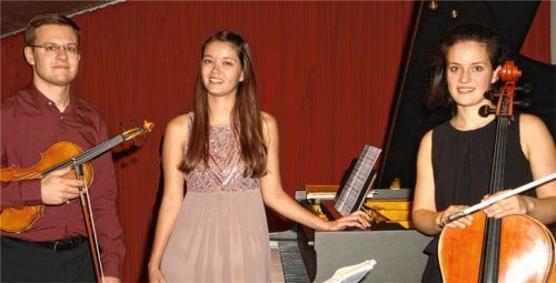 Das „Accio Piano Trio“ mit Christine Scheicher (Klavier), Clemens Böck (Violine) und Anne Keckeis (Violoncello) aus Salzburg.Foto kis