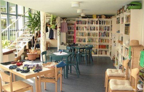 Das Bücherstüberl ist ein Treffpunkt für Menschen aus aller Welt.Fotos sel