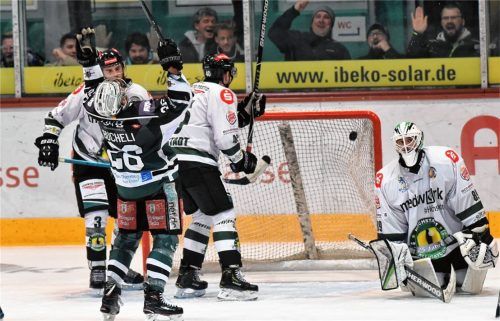 Das Tor zum 2:0: Daniel Bucheli jubelt über sein erstes Tor, das er nach konsequentem Nachsetzen erzielte. Foto  Ziegler