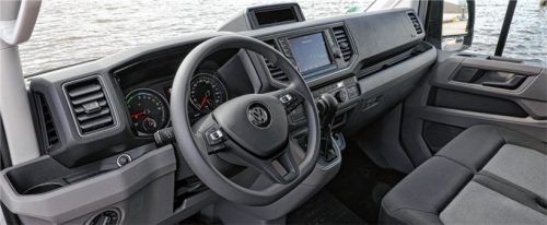 Der Fahrer von heute will am Arbeitsplatz verwöhnt werden, fand das Marketing heraus. Jeder Fahrer besteht auf einem Radio, 70 Prozent wollen elektronische Geräte (smart divices) nutzen, 55 Prozent schätzen die Klimaanlage, 35 Prozent sogar eine Standheizung und 15 Prozent wollen Navi an Bord. Foto vAuto-Medienportal.Net/Volkswagen Nutzfahrzeuge