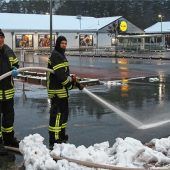 Drei Parkplätze wurden zur Rutschbahn