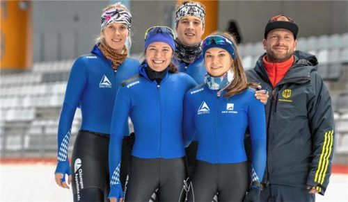 Die Inzeller Trainingsgruppe ist bereit für die deutschen Meisterschaften in heimischer Halle: Roxanne Dufter, Gabi Hirschbichler, Joel Dufter und Leia Marie Behlau sowie Trainer Danny Leger (von links).Foto Wukits