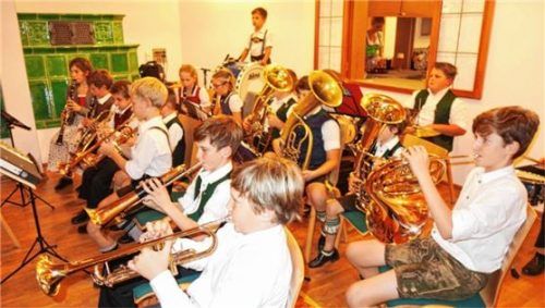 Die Jugendkapelle durfte sich bei der Versammlung des Musikfördervereins präsentieren. hö