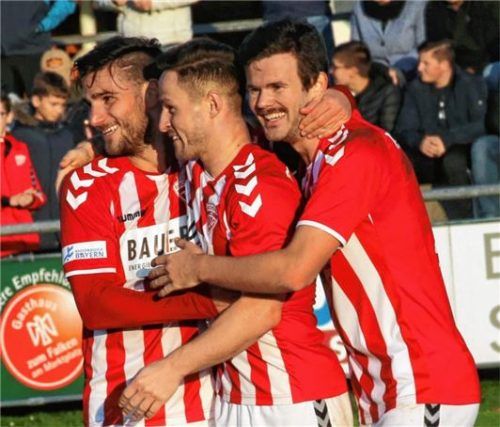 Drei der vier Buchbacher Torschützen aus dem letzten Spiel auf einem Bild: Aleks Petrovic, Patrick Drofa und Sammy Ammari (von links).Foto Buchholz