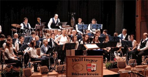 Eine musikalische Reise nach Irland unternahm der Bläserkreis Halfing bei seinem traditionellen Herbstkonzert.Foto re