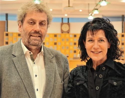 Feiern heute Jubiläum: die Freien Wähler Rosenheim, geleitet von der Vorsitzenden Christine Degenhart und dem Fraktionsvorsitzenden Robert Multrus. Foto Schlecker