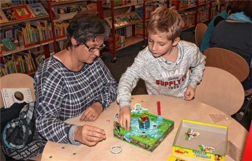 „Funkelschatz“ ist das Spiel des Jahres. Tommy hat es gefallen; allerdings hat es ihm nicht lange genug gedauert.