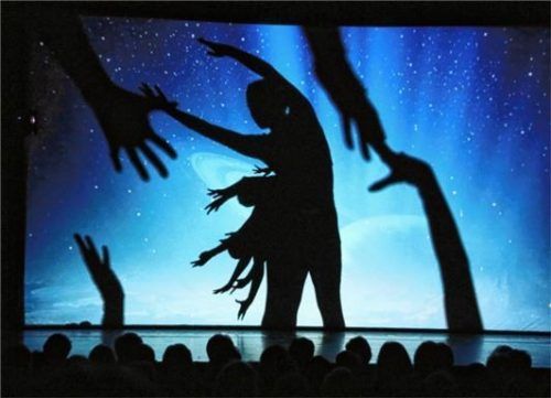 Grenzenlose Fantasie: Das Schattentanztheater „Amazing Shadows“ ertanzte sich mit fantastischen Bildern und gefühlvollen Choreografien ein restlos begeistertes Publikum im Haus der Kultur.Foto bek