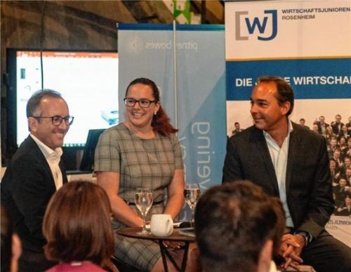 Grund zur Freude und Zuversicht haben (von links) Michael Magiera und Wolfgang Reiter. Nach einer Durststrecke haben beide wieder beruflichen Erfolg. Im Gespräch mit Moderatorin und Unternehmerin Monika Eisermann erzählen sie von ihrem ganz persönlichen Scheitern als Unternehmer. Foto Thomae