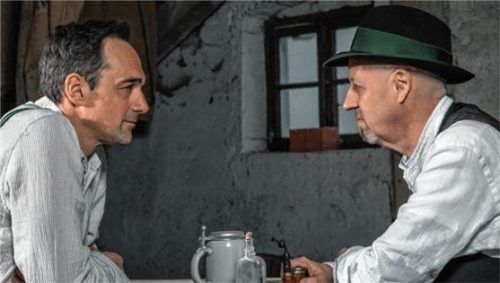 Im Kulturbahnhof Neumarkt-St. Veit trifft Harry Blank (links) auf Andreas Weinek zur Weihnachtslesung der anderen Art.Foto re