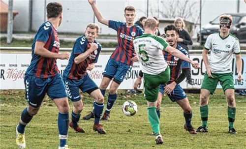 Mit diesem Schuss erzielte Thomas Schaberl den Ausgleich für die SG in der Nachspielzeit.Foto Wimmer