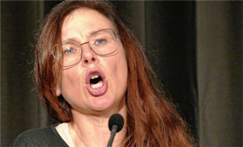 Mit vollem mimischen Einsatz: Bettina Mittendorfer. Foto Janka